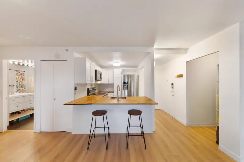 704 121 W 15TH STREET - photo 1 of 27
