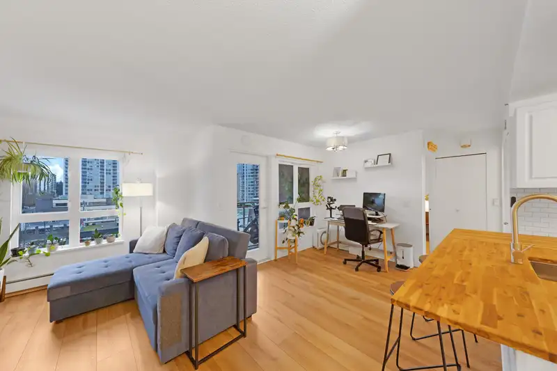 704 121 W 15TH STREET - photo 4 of 27