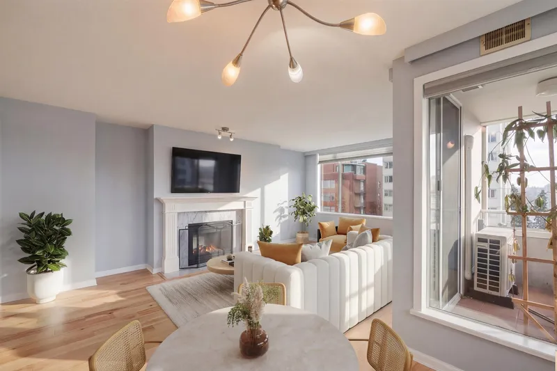 403 1436 HARWOOD STREET - photo 3 of 18