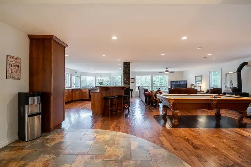 24138 51 AVENUE - photo 2 of 40