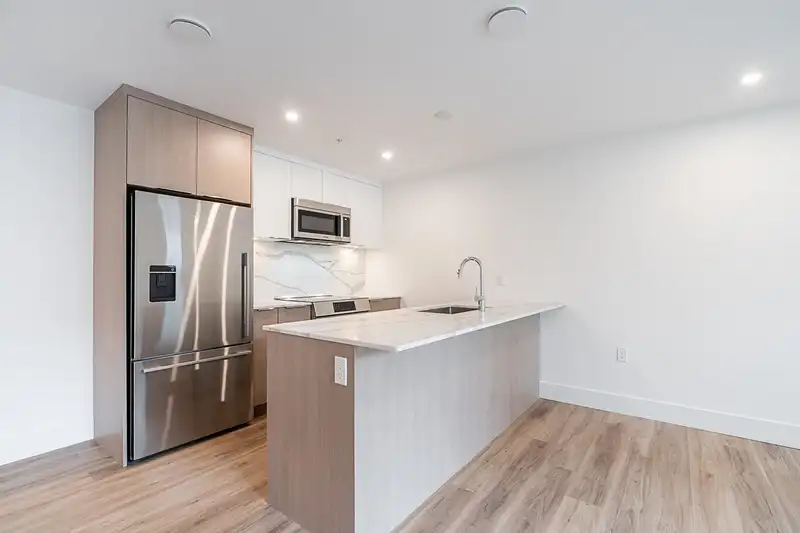 109 2085 E 1ST AVENUE - photo 4 of 36