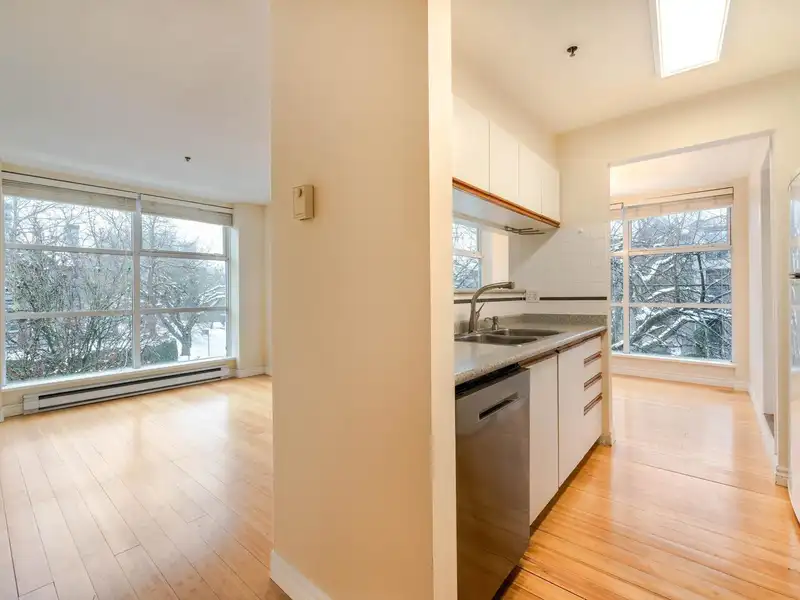 303 3168 LAUREL STREET - photo 3 of 27