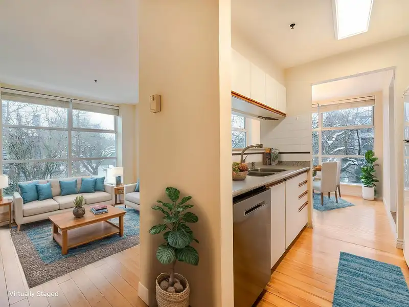 303 3168 LAUREL STREET - photo 4 of 27