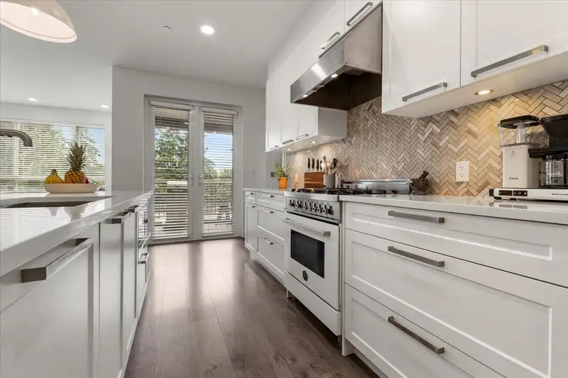 404 33540 MAYFAIR AVENUE - photo 3 of 40