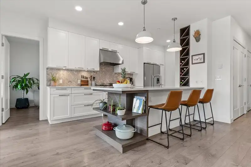 404 33540 MAYFAIR AVENUE - photo 4 of 40