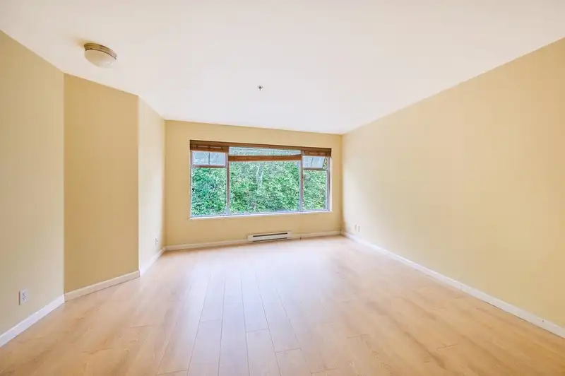 305 663 GORE AVENUE - photo 2 of 14