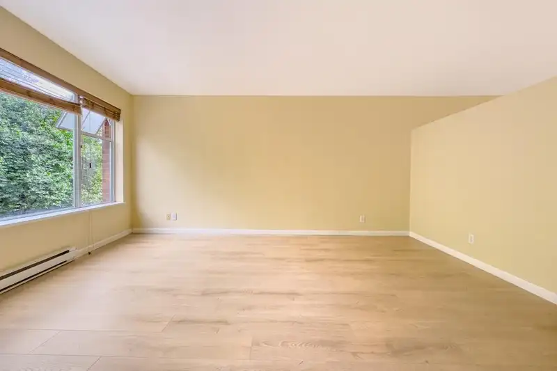 305 663 GORE AVENUE - photo 3 of 14