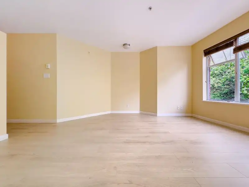 305 663 GORE AVENUE - photo 4 of 14