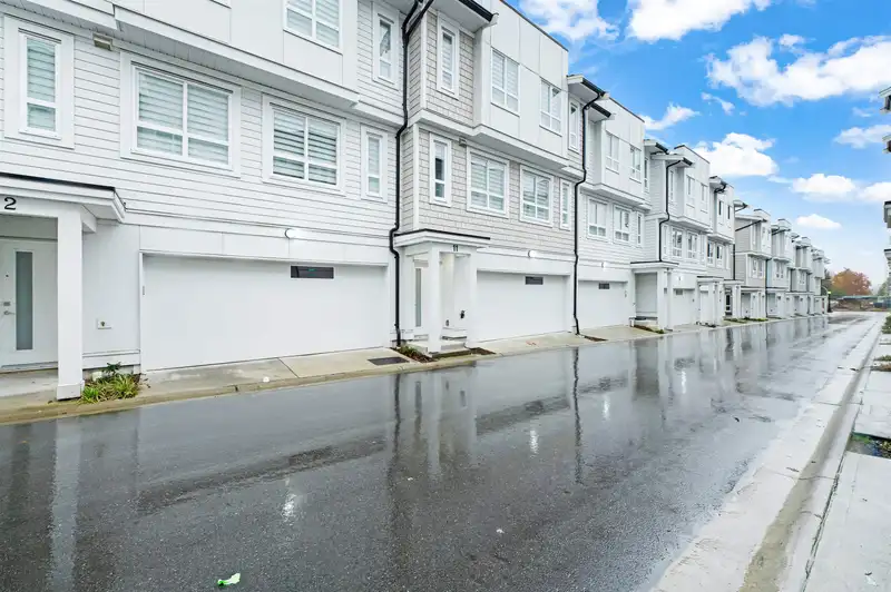 11 8181 135A STREET - photo 2 of 37