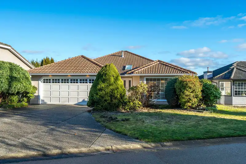 1035 KING GEORGE BOULEVARD - photo 1 of 37