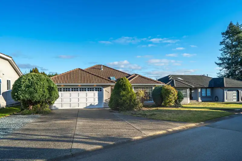 1035 KING GEORGE BOULEVARD - photo 2 of 37