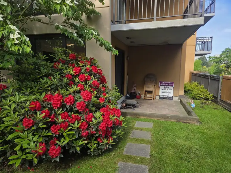 304 511 ROCHESTER AVENUE - photo 4 of 30