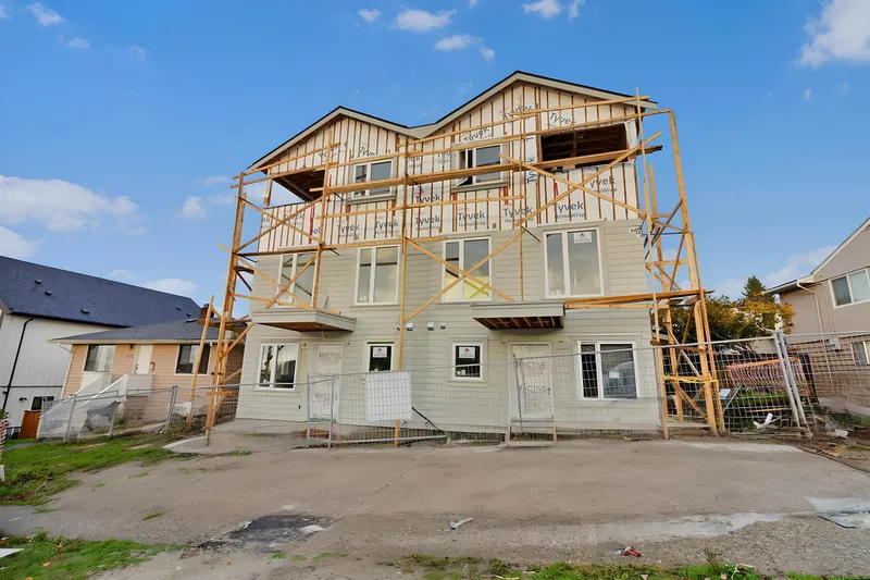 3 3581 HAIDA DRIVE - photo 2 of 5