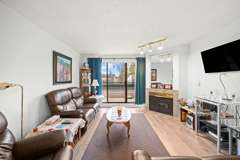 416 2915 GLEN DRIVE - photo 4 of 25