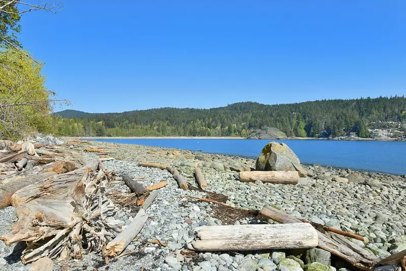 7638 EUREKA AVENUE - photo 1 of 25