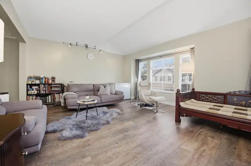 817 ROCHE POINT DRIVE - photo 2 of 35