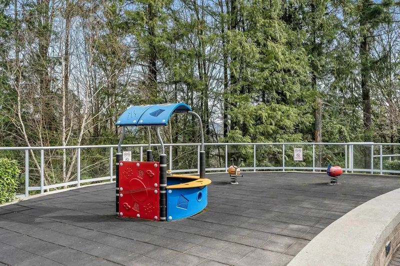 303 9262 UNIVERSITY CRESCENT - photo 3 of 25