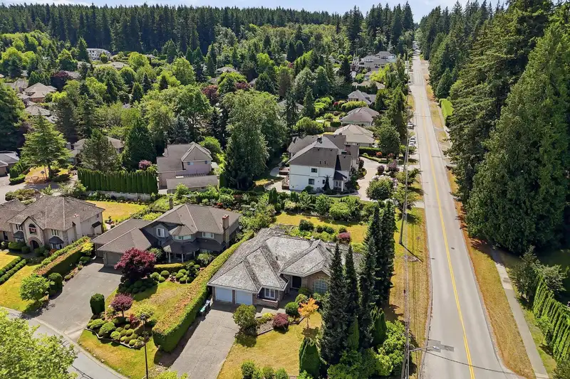 14410 30 AVENUE - photo 3 of 29