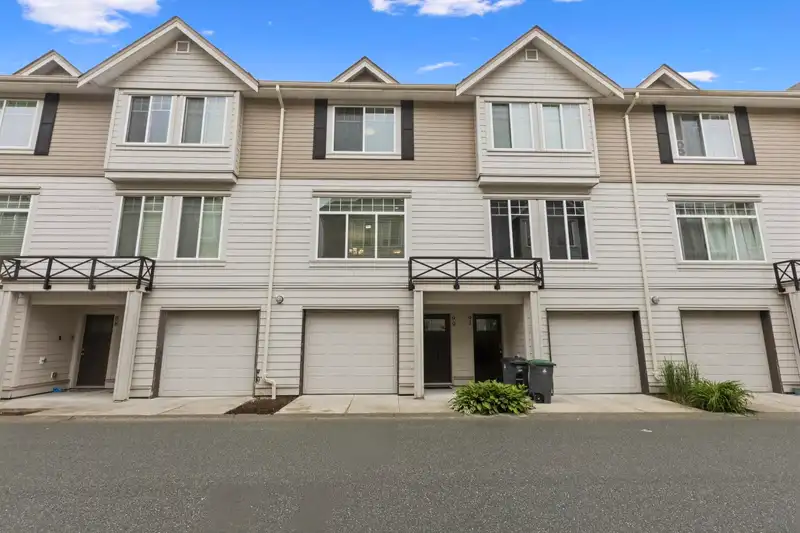 90 15399 GUILDFORD DRIVE - photo 2 of 37
