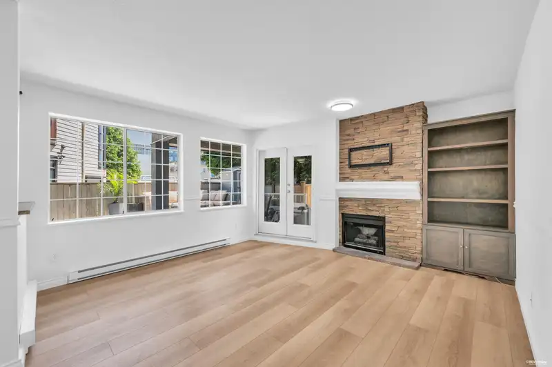 110 125 W 18TH STREET - photo 3 of 40