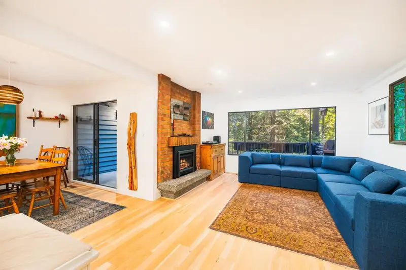 863 HENDECOURT ROAD - photo 1 of 21