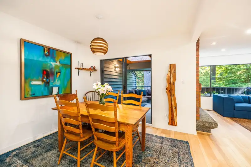 863 HENDECOURT ROAD - photo 3 of 21