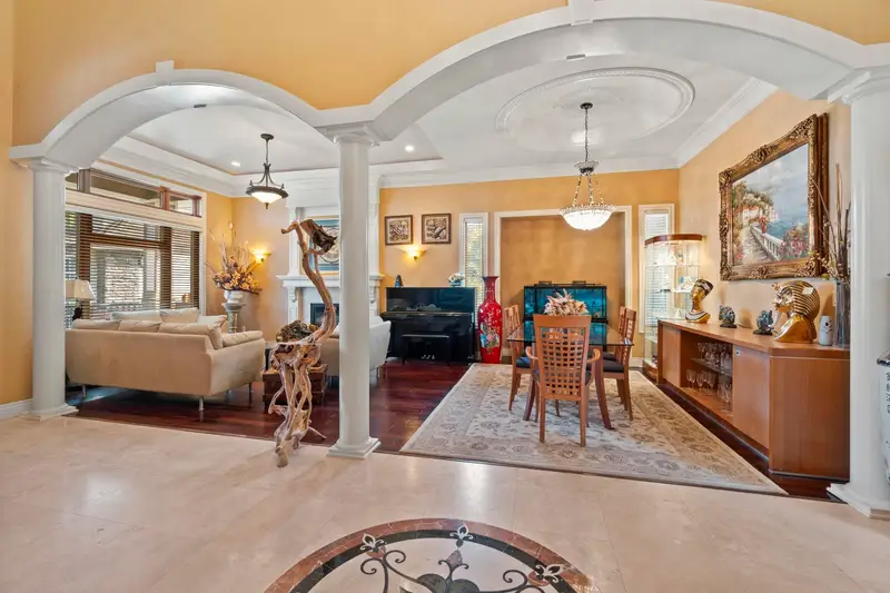 16308 91A AVENUE - photo 4 of 25