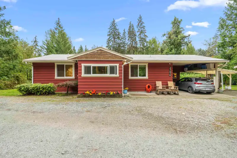 27076 112 AVENUE - photo 1 of 37