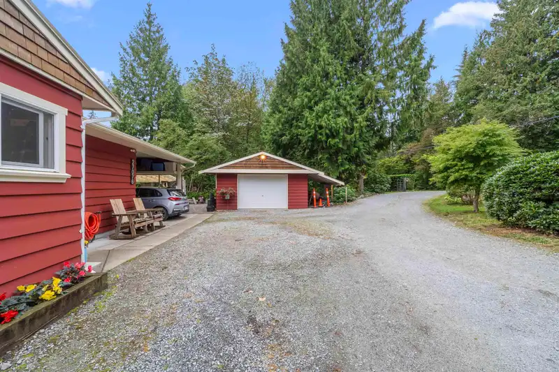 27076 112 AVENUE - photo 3 of 37