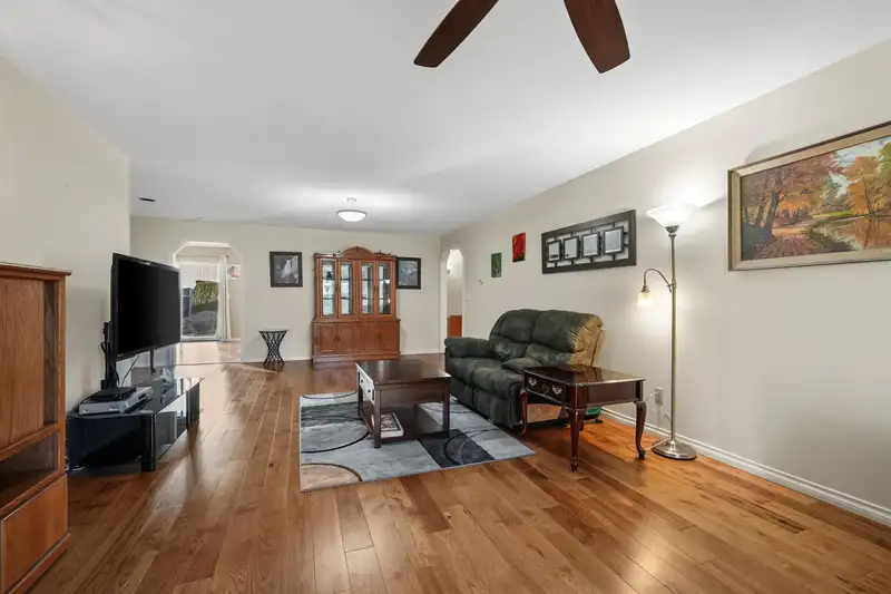 126 10584 153 STREET - photo 2 of 19