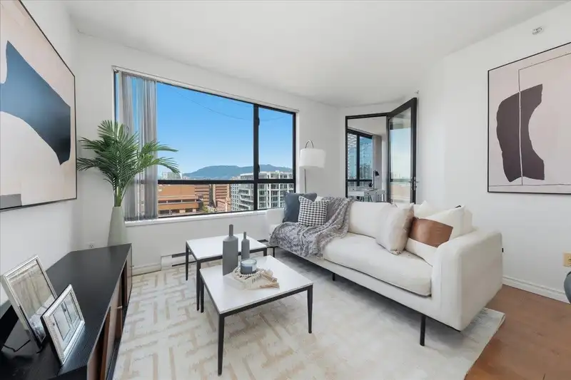 2409 1189 HOWE STREET - photo 1 of 30