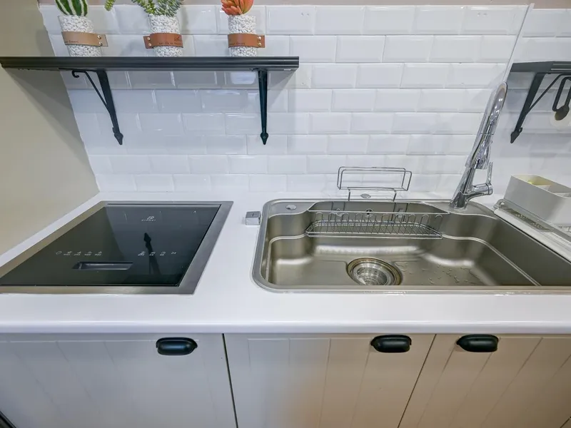 201 7600 MOFFATT ROAD - photo 3 of 25