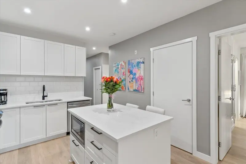 309 5415 BRYDON CRESCENT - photo 2 of 21