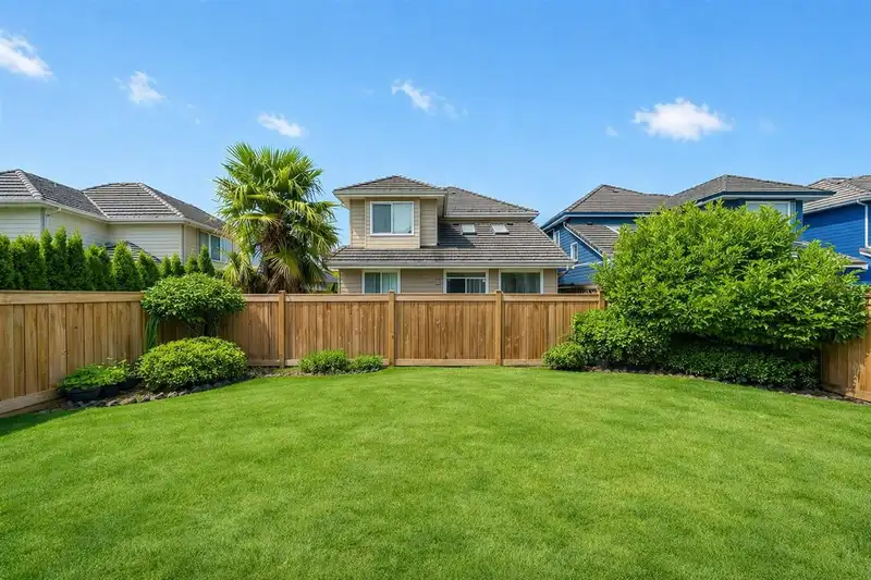 6291 SEMLIN COURT - photo 3 of 14