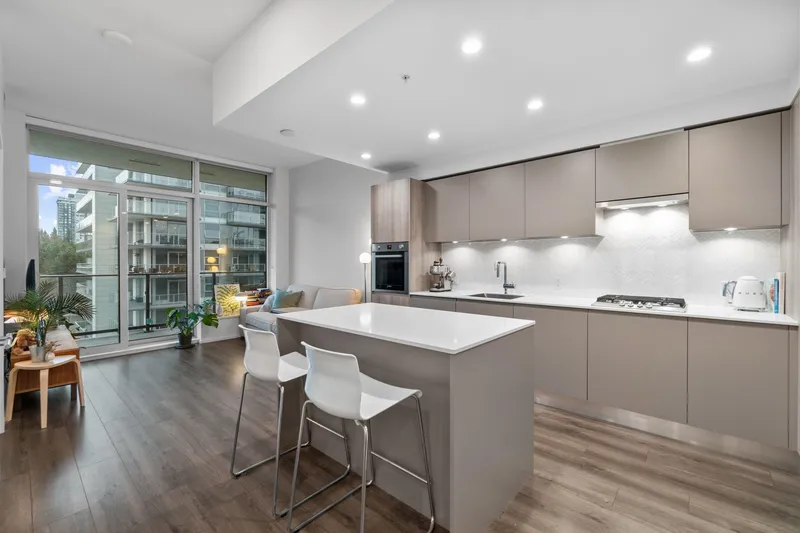 604 3809 EVERGREEN PLACE - photo 2 of 25