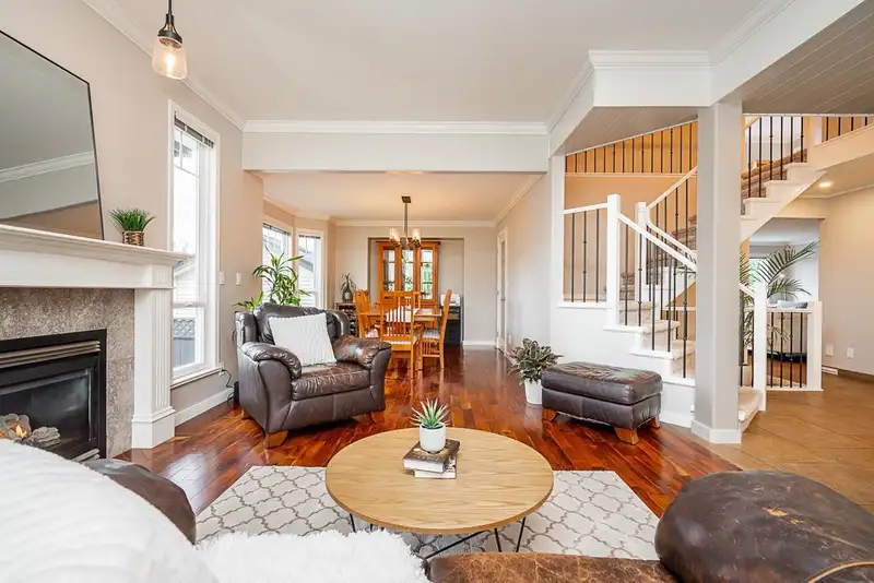 6909 182B STREET - photo 4 of 40