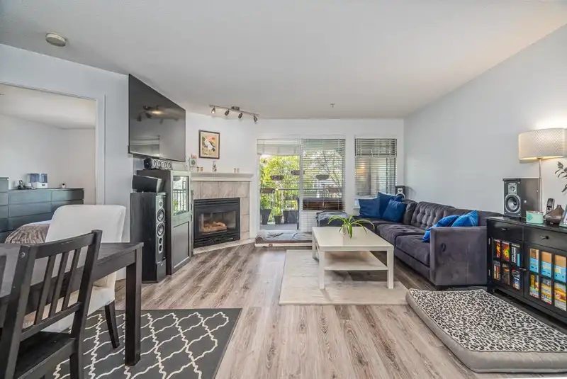 213 20894 57 AVENUE - photo 2 of 28
