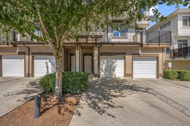 65 19433 68 AVENUE - photo 1 of 36