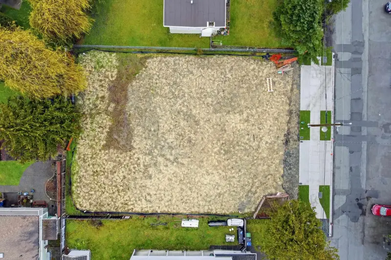 9278 125 STREET - photo 3 of 4