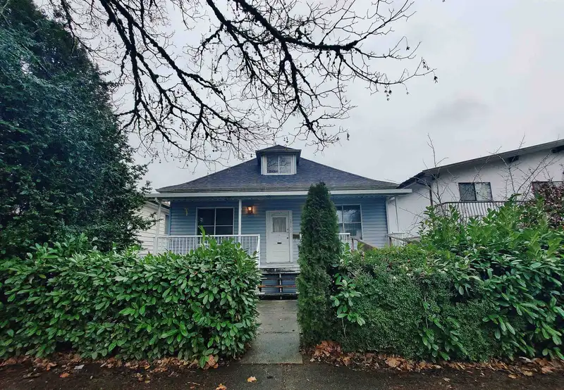 2612 DUKE STREET - photo 1 of 30