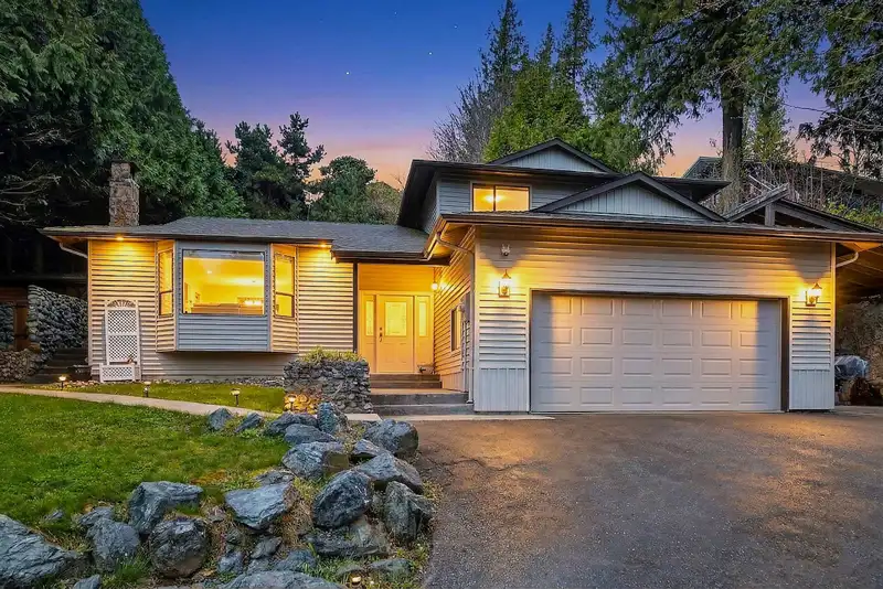 10055 KENSWOOD DRIVE - photo 1 of 38
