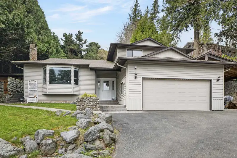 10055 KENSWOOD DRIVE - photo 2 of 38