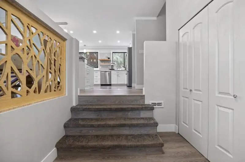 10055 KENSWOOD DRIVE - photo 3 of 38