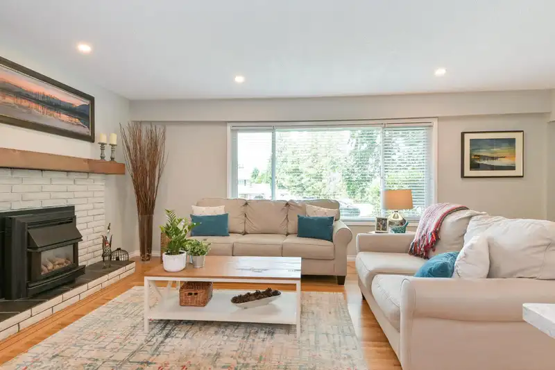 4581 UPLANDS DRIVE - photo 3 of 39