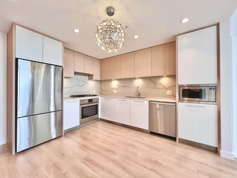 2301 567 CLARKE ROAD - photo 3 of 29
