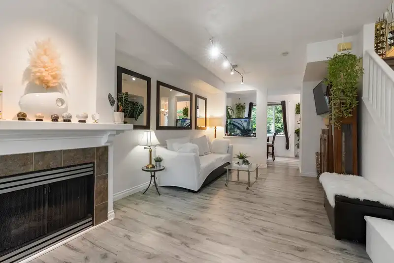 7 6445 ROSEBURY LANE - photo 4 of 32