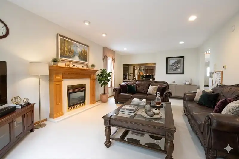 2248 SICAMOUS AVENUE - photo 4 of 33