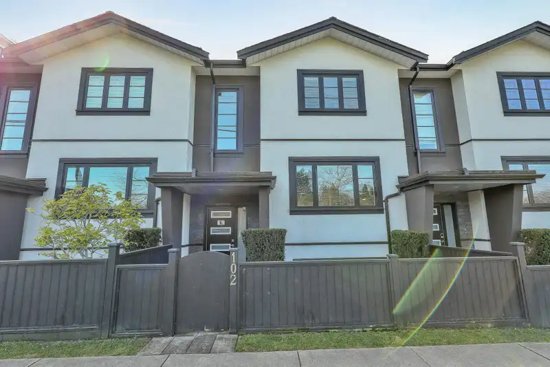 102 806 GAUTHIER AVENUE - photo 1 of 24
