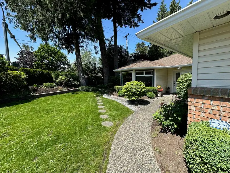 20807 93 AVENUE - photo 2 of 37