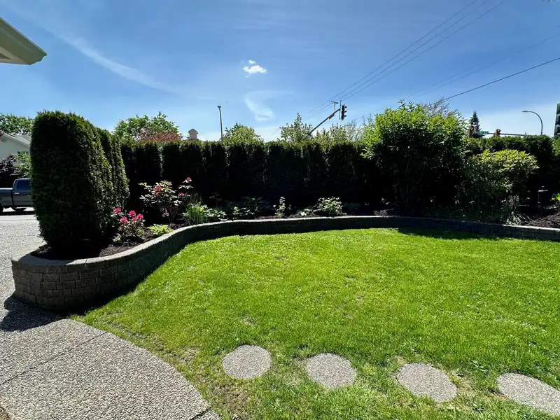 20807 93 AVENUE - photo 3 of 37